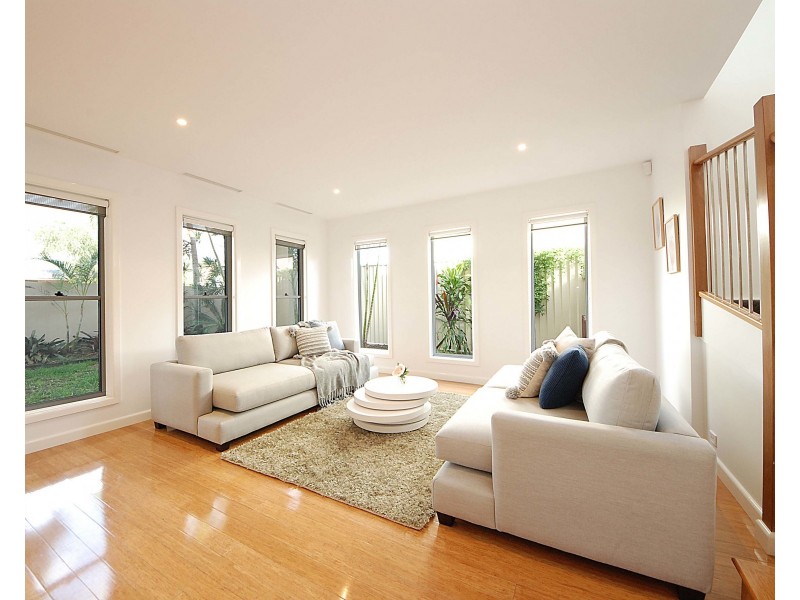8 Lemana Lane, Burleigh Heads QLD 4220
