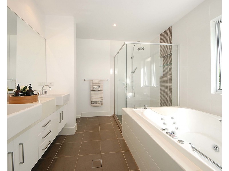8 Lemana Lane, Burleigh Heads QLD 4220