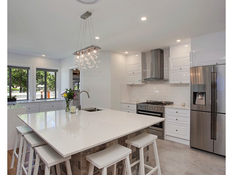 81 Burleigh St, Burleigh Waters QLD 4220