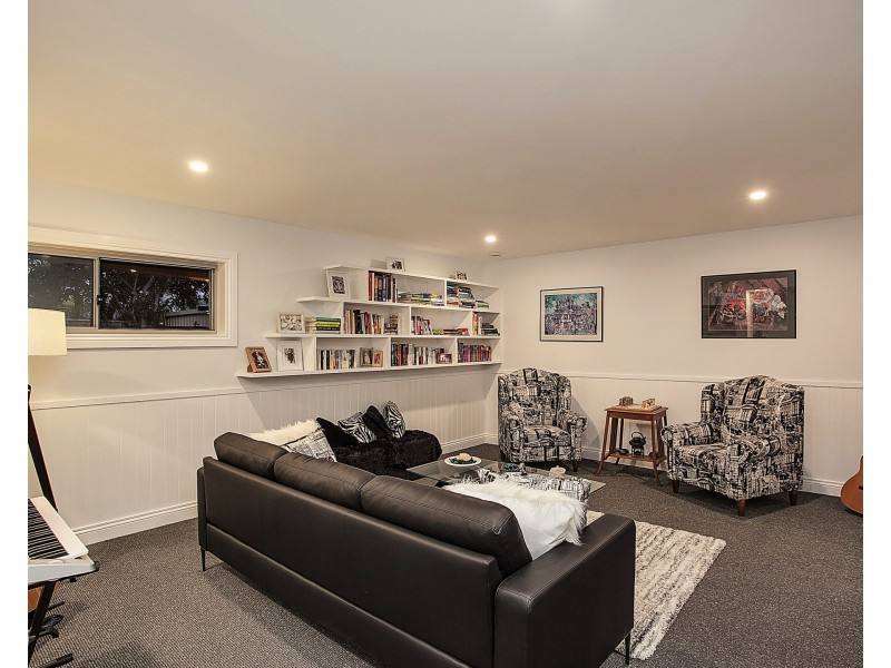 81 Burleigh St, Burleigh Waters QLD 4220