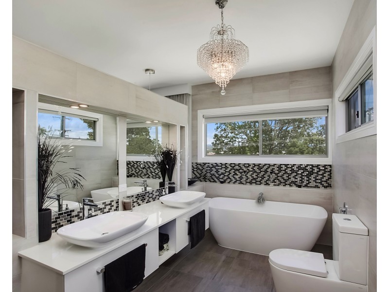 81 Burleigh St, Burleigh Waters QLD 4220