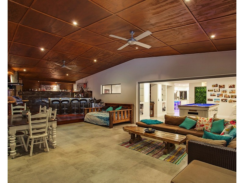 81 Burleigh St, Burleigh Waters QLD 4220