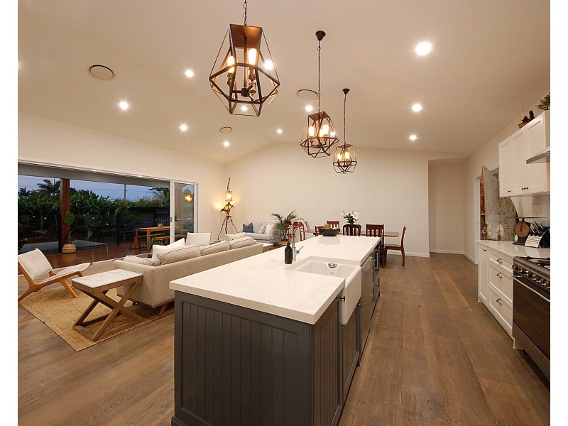 6 Babbler Ct, Burleigh Waters QLD 4220