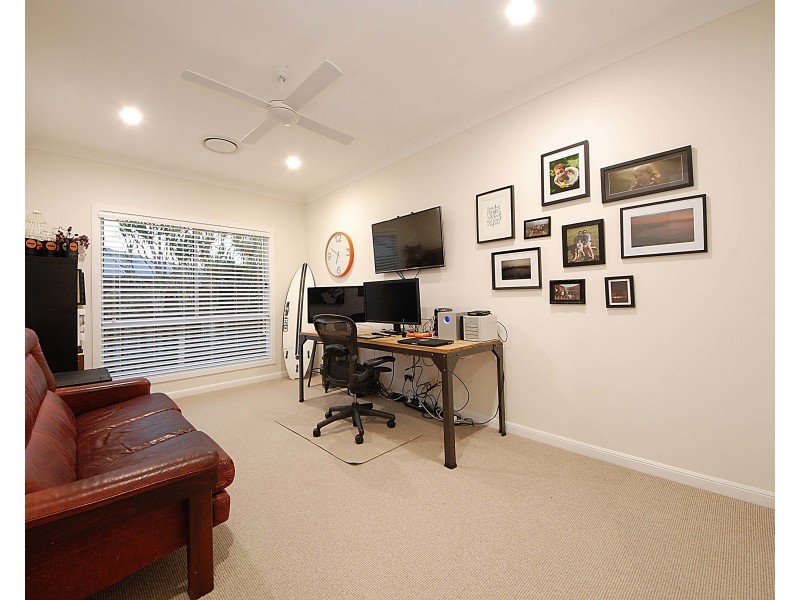 6 Babbler Ct, Burleigh Waters QLD 4220