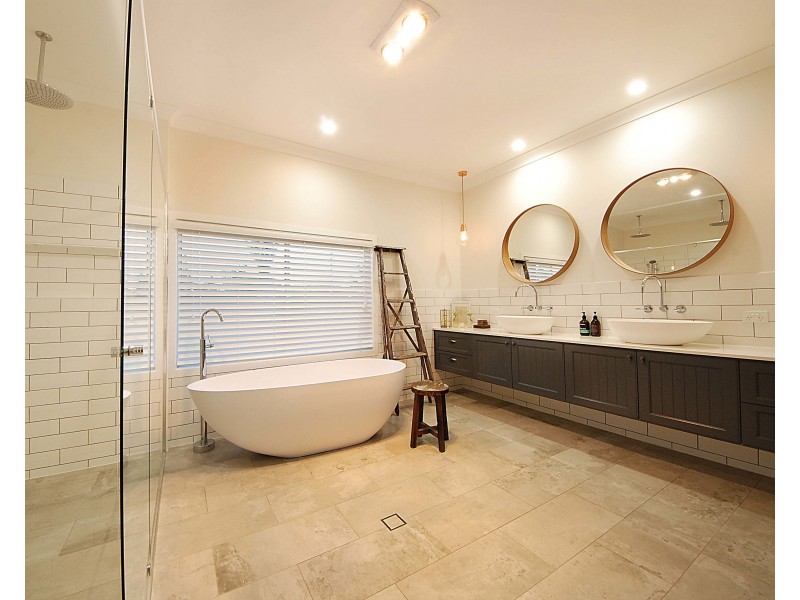 6 Babbler Ct, Burleigh Waters QLD 4220