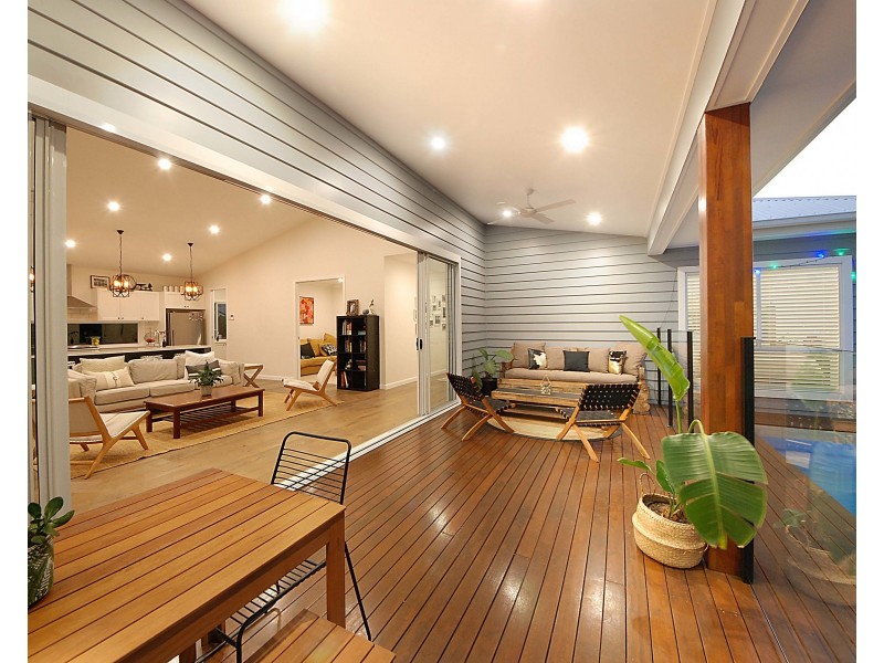 6 Babbler Ct, Burleigh Waters QLD 4220