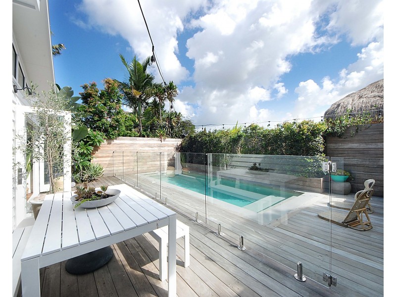 78 Albion Ave, Miami QLD 4220