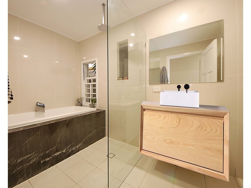 78 Albion Ave, Miami QLD 4220