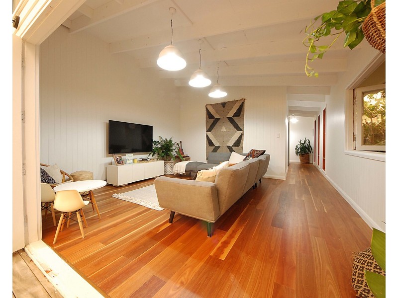 78 Albion Ave, Miami QLD 4220