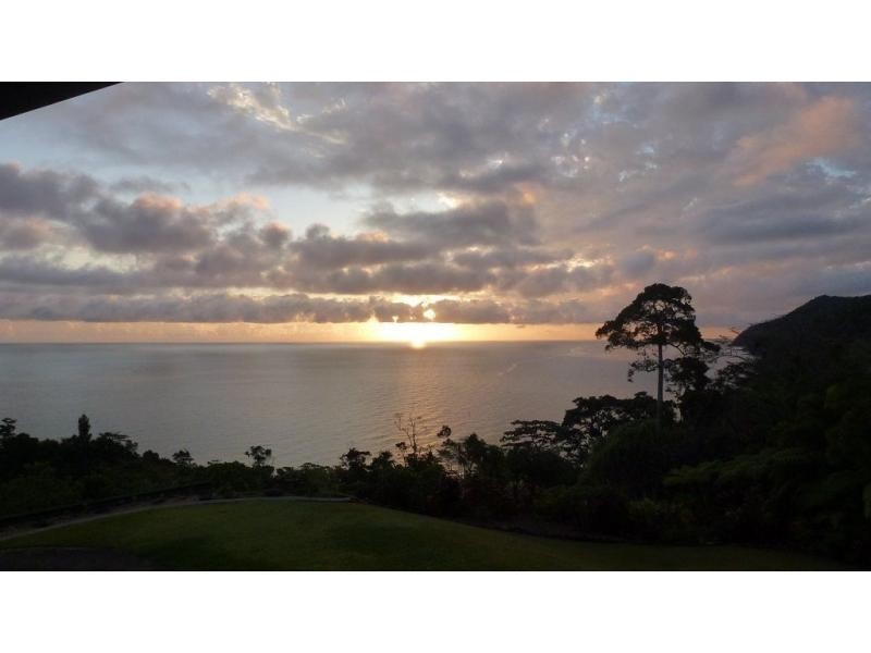 550 Etty Bay Road, Etty Bay QLD 4858