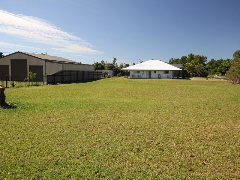 17 Vipiana Drive, Tully Heads QLD 4854