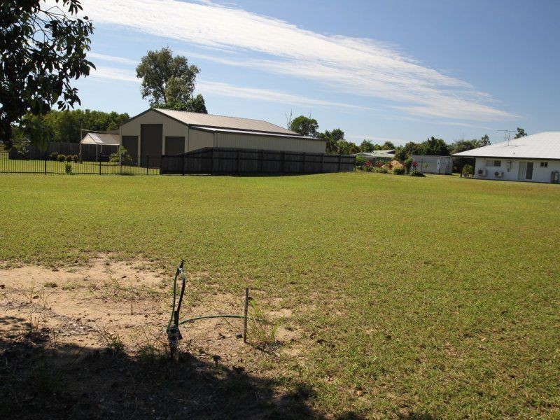 17 Vipiana Drive, Tully Heads QLD 4854