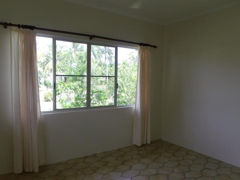 13 Pacific Parade, Mission Beach QLD 4852