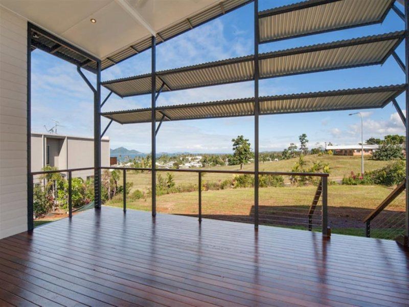 4 Rise Crescent, Mission Beach QLD 4852