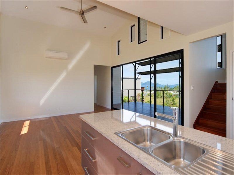 4 Rise Crescent, Mission Beach QLD 4852