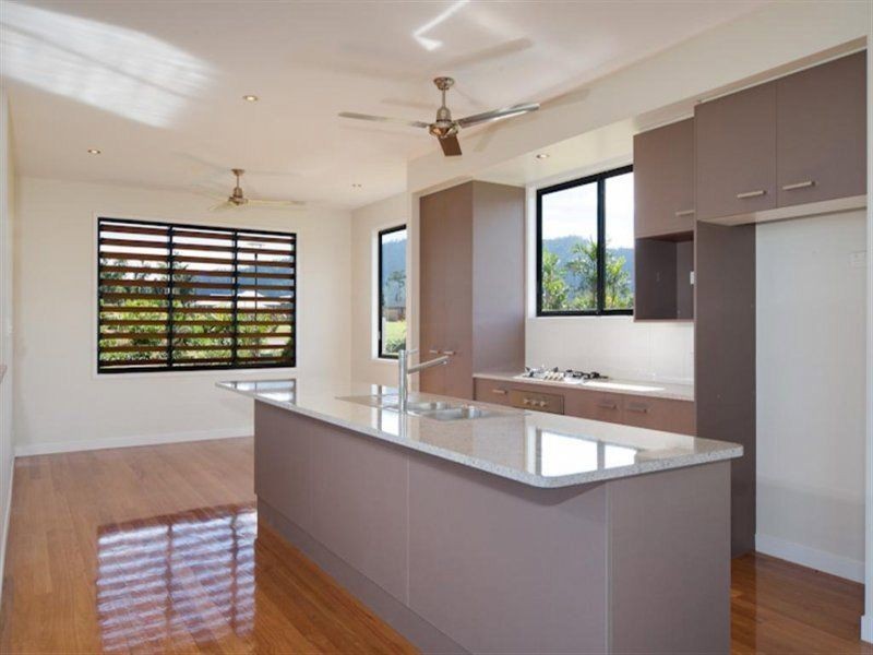 4 Rise Crescent, Mission Beach QLD 4852