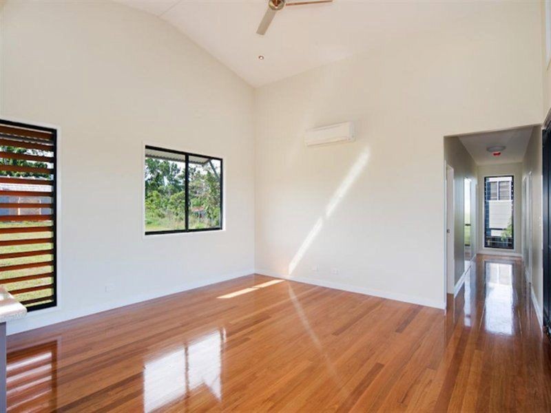 4 Rise Crescent, Mission Beach QLD 4852