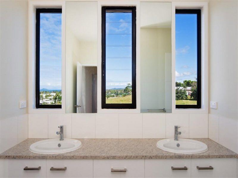 4 Rise Crescent, Mission Beach QLD 4852