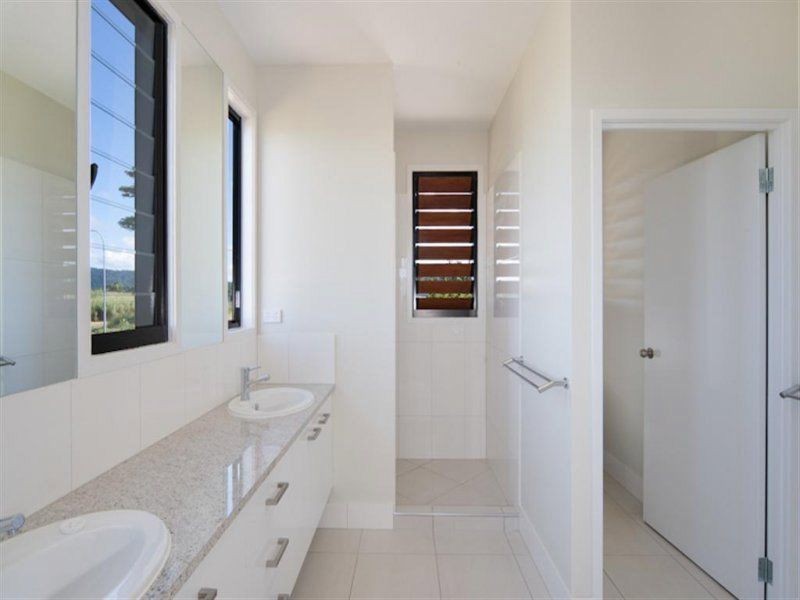 4 Rise Crescent, Mission Beach QLD 4852