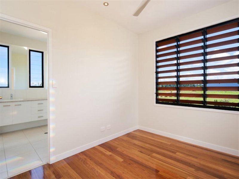 4 Rise Crescent, Mission Beach QLD 4852