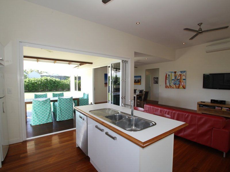 4 Southward Street, Mission Beach QLD 4852