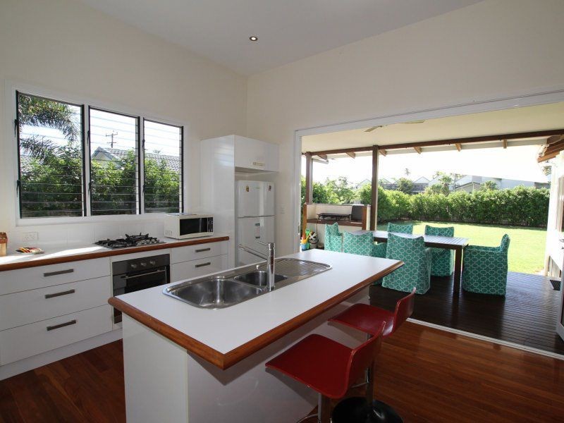 4 Southward Street, Mission Beach QLD 4852