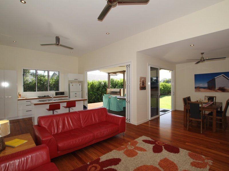 4 Southward Street, Mission Beach QLD 4852