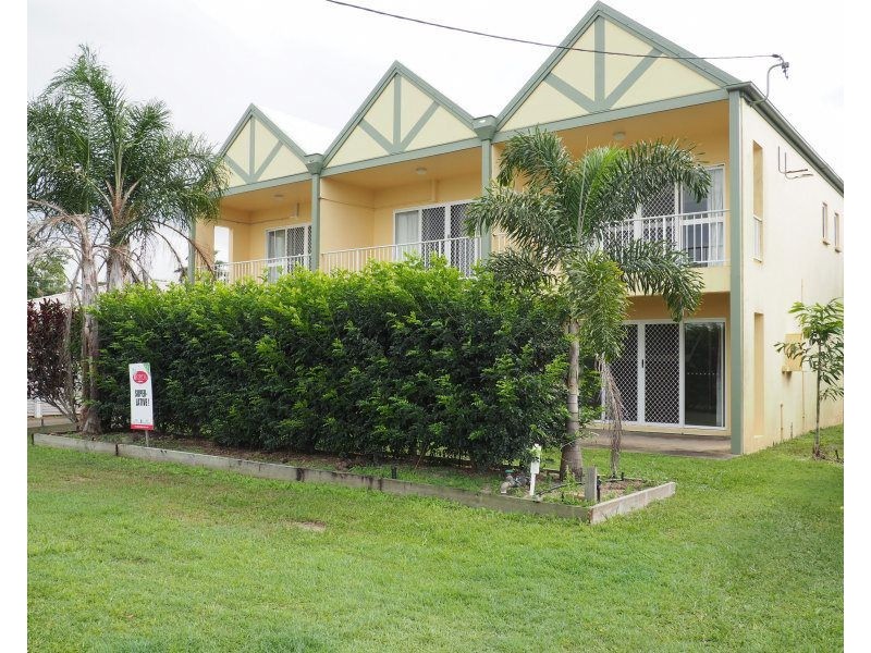 3/4 Hilliar Street, Wongaling Beach QLD 4852