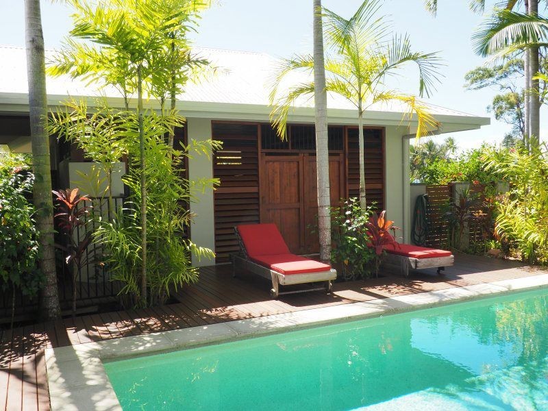 8 Conch Street, Mission Beach QLD 4852