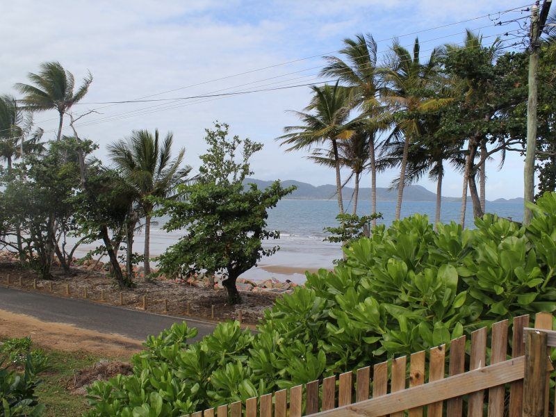 6 Kennedy Esplanade, South Mission Beach QLD 4852