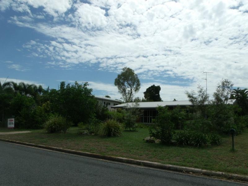 13 Pacific Parade, Mission Beach QLD 4852