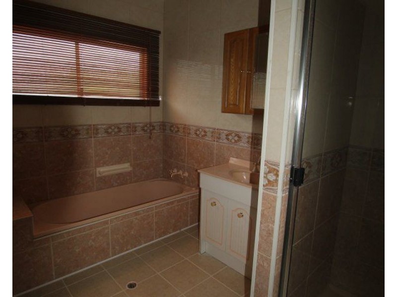 14 Hielscher Street, Tully QLD 4854