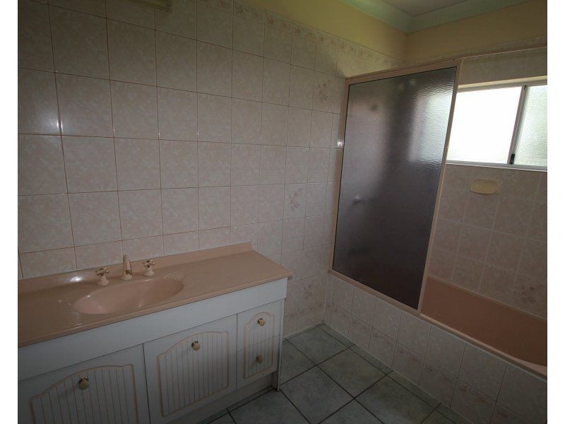 14 Hielscher Street, Tully QLD 4854