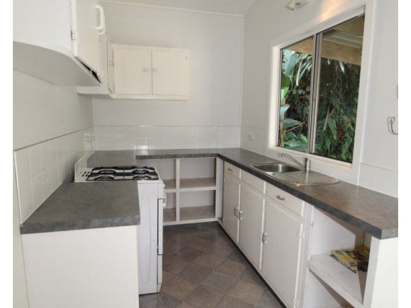 18 Pioneer Street, Bingil Bay QLD 4852