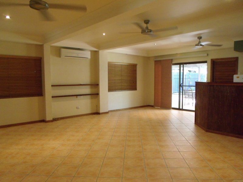 10 Wall Street, South Mission Beach QLD 4852