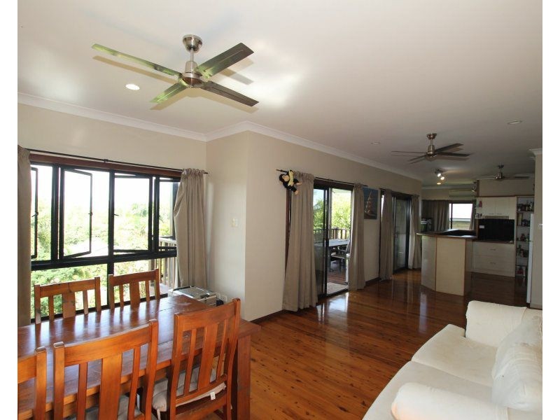 11 Dunkalli Crescent, Wongaling Beach QLD 4852
