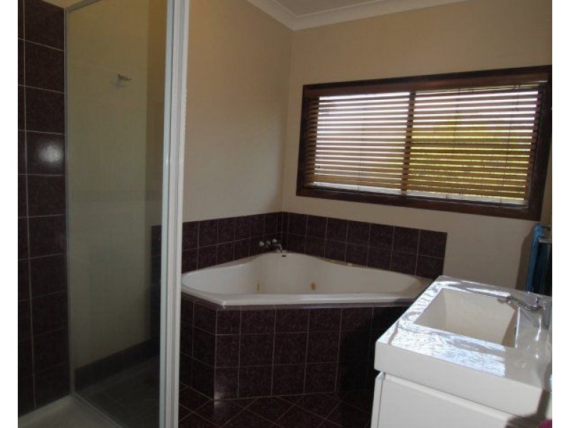 11 Dunkalli Crescent, Wongaling Beach QLD 4852