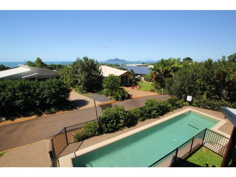 18 Rise Crescent, Mission Beach QLD 4852