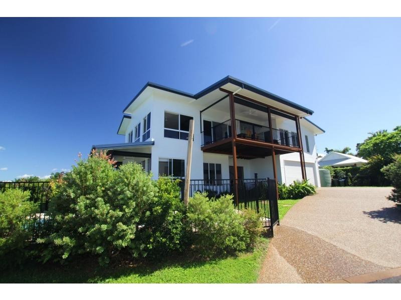 18 Rise Crescent, Mission Beach QLD 4852