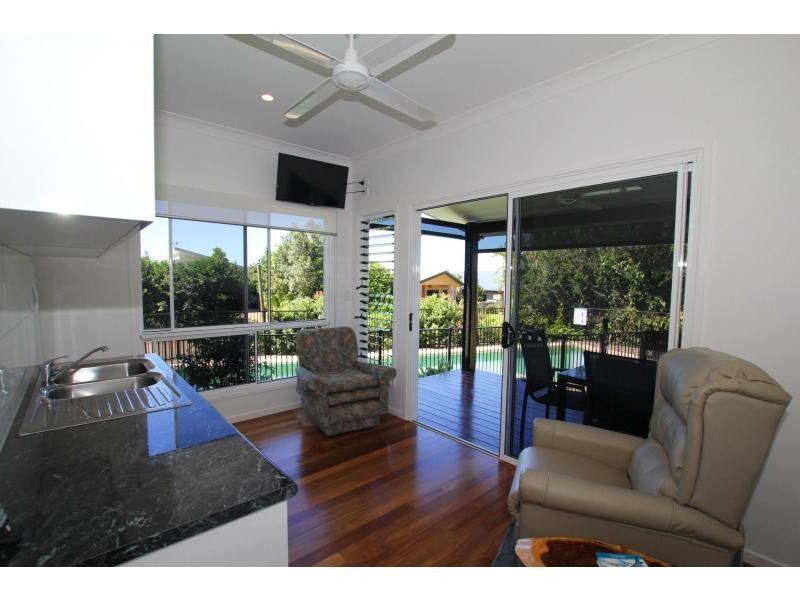 18 Rise Crescent, Mission Beach QLD 4852