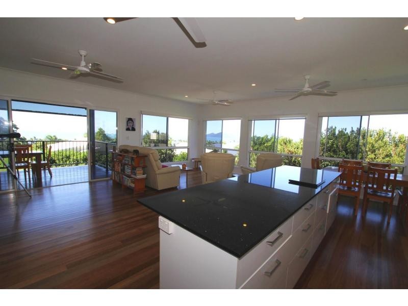 18 Rise Crescent, Mission Beach QLD 4852