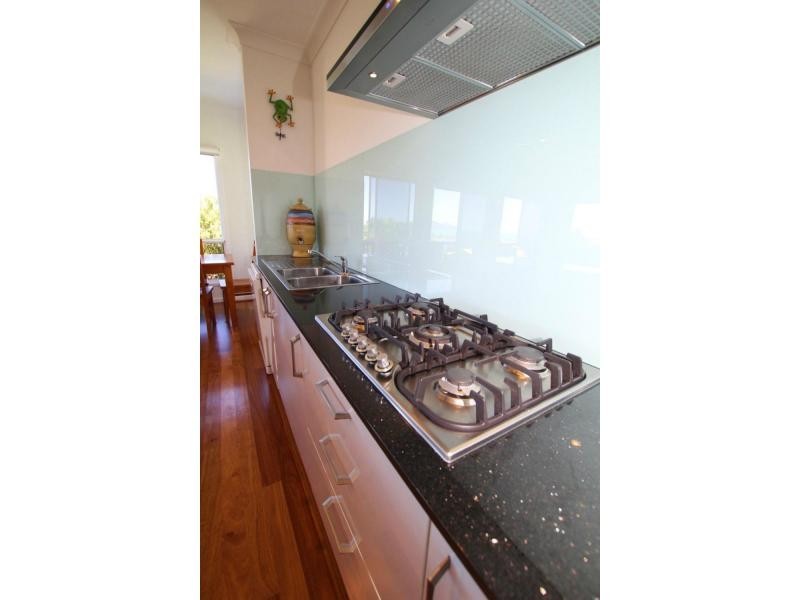 18 Rise Crescent, Mission Beach QLD 4852
