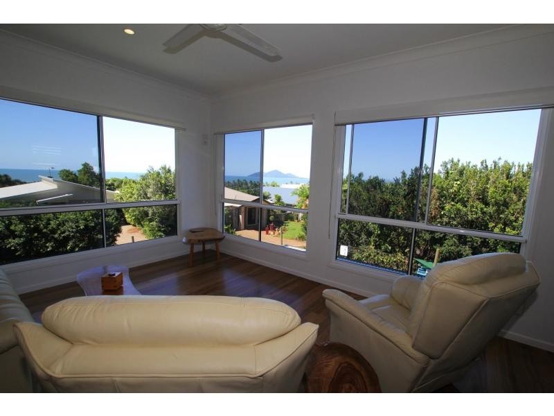 18 Rise Crescent, Mission Beach QLD 4852