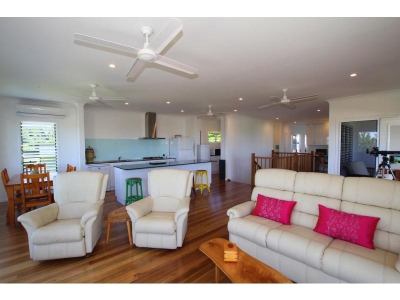 18 Rise Crescent, Mission Beach QLD 4852