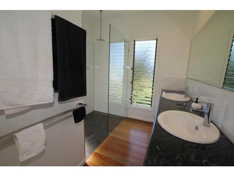 18 Rise Crescent, Mission Beach QLD 4852
