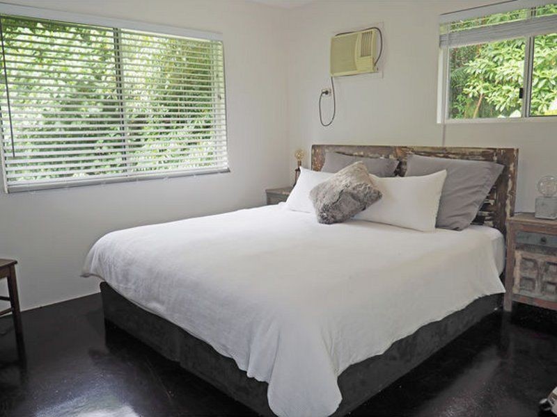 10 Commodore Street, South Mission Beach QLD 4852