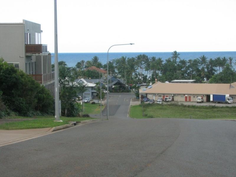 5 Nautilus Street, Mission Beach QLD 4852