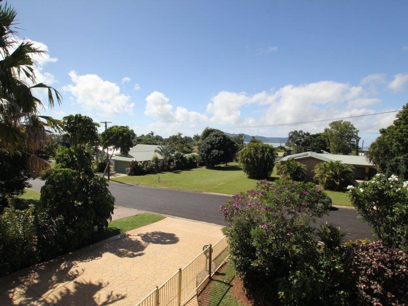 9 Leslie Lane, South Mission Beach QLD 4852