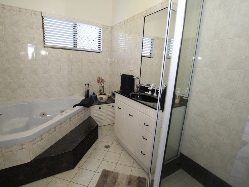 9 Leslie Lane, South Mission Beach QLD 4852