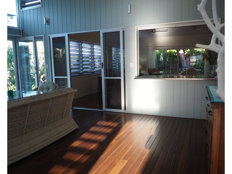 18 Southward Street, Mission Beach QLD 4852